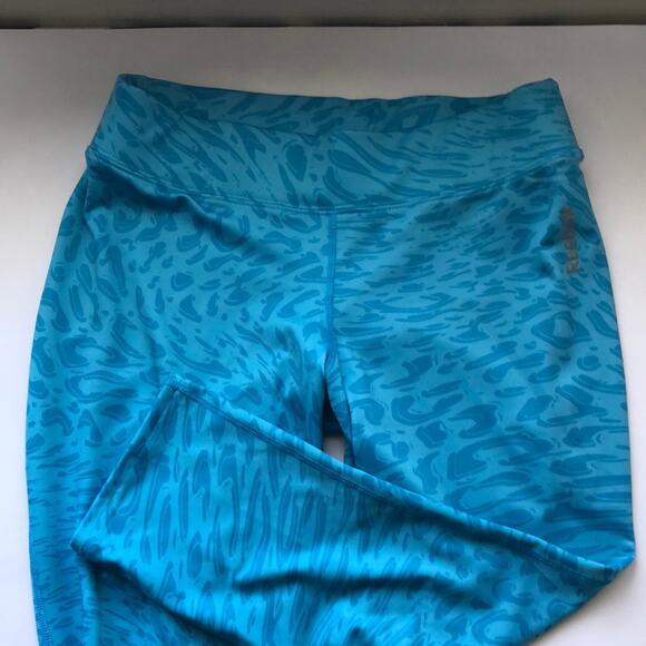 Reebok Blue Pattern Cropped Leggings - Picture 1 of 4